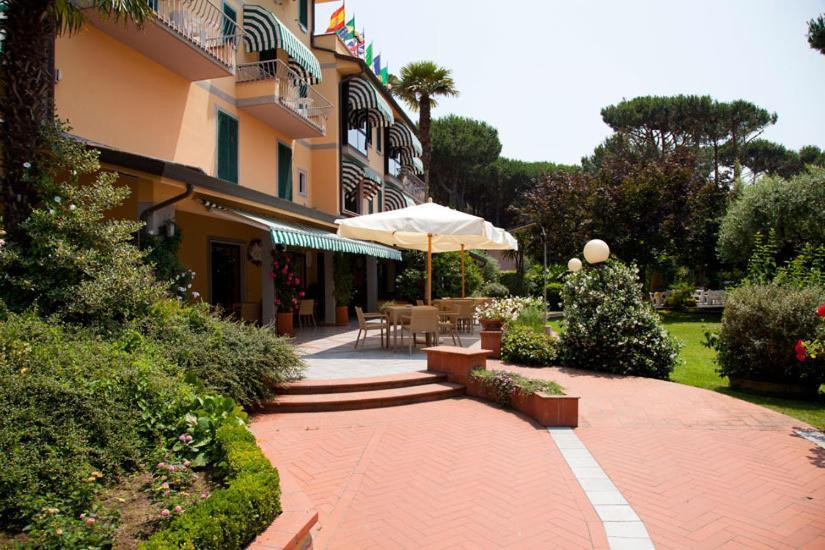 Hotel Gemma Del Mare Марина-ді-П'єтразанта Екстер'єр фото