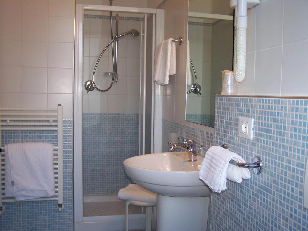 Hotel Gemma Del Mare Марина-ді-П'єтразанта Екстер'єр фото