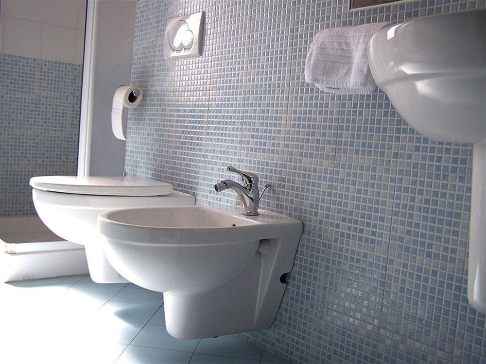 Hotel Gemma Del Mare Марина-ді-П'єтразанта Екстер'єр фото