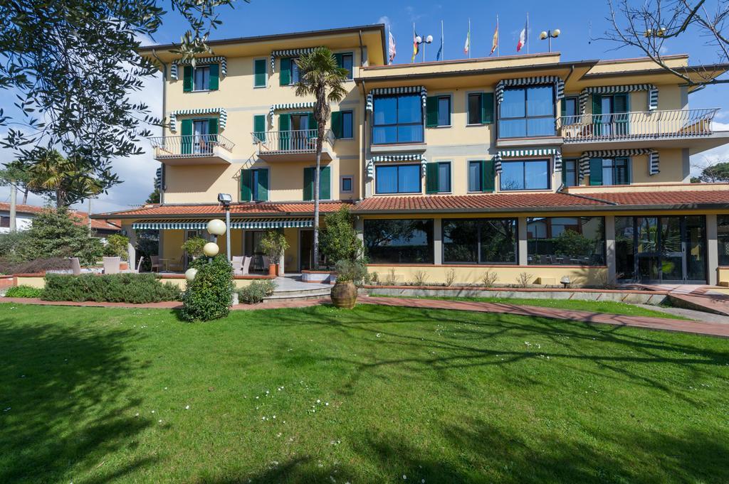Hotel Gemma Del Mare Марина-ді-П'єтразанта Екстер'єр фото