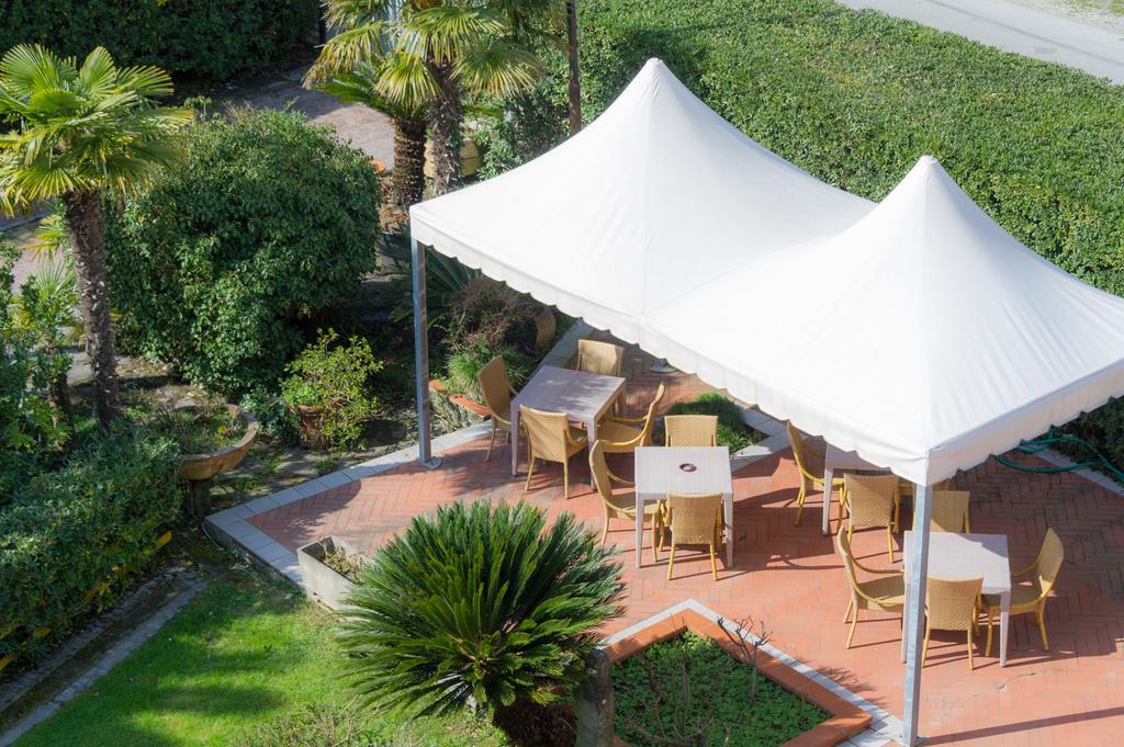Hotel Gemma Del Mare Марина-ді-П'єтразанта Екстер'єр фото
