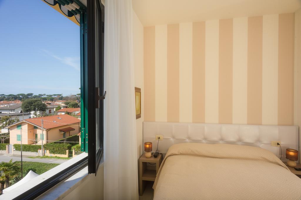 Hotel Gemma Del Mare Марина-ді-П'єтразанта Екстер'єр фото
