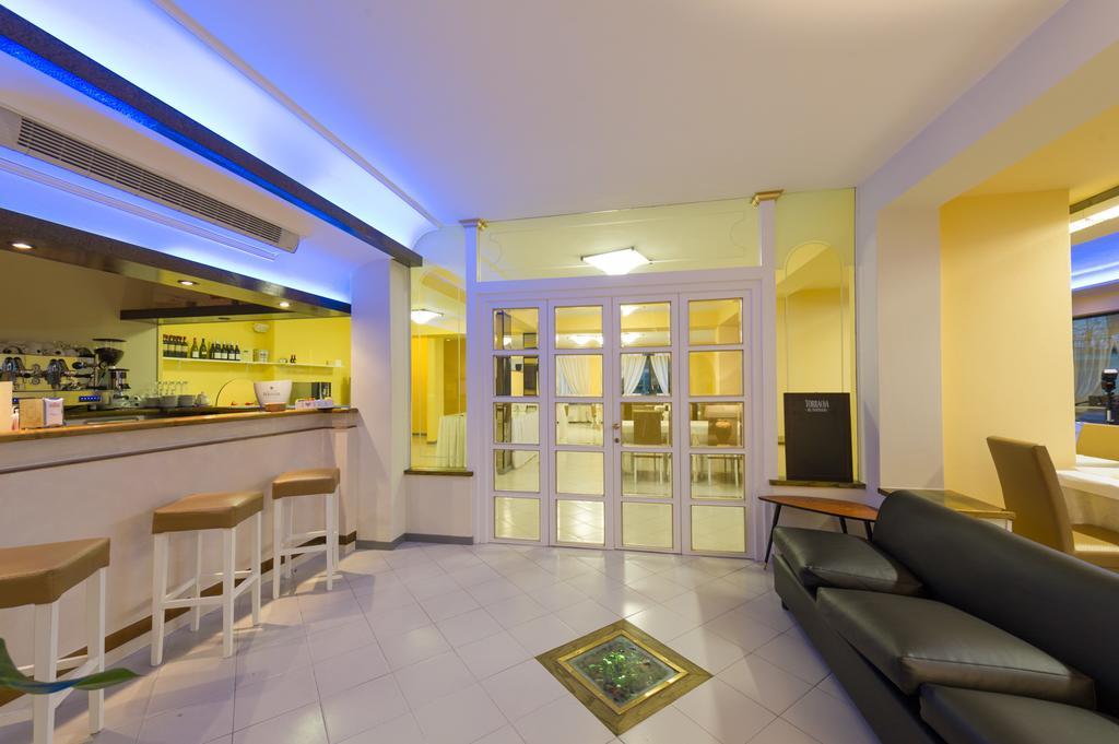 Hotel Gemma Del Mare Марина-ді-П'єтразанта Екстер'єр фото