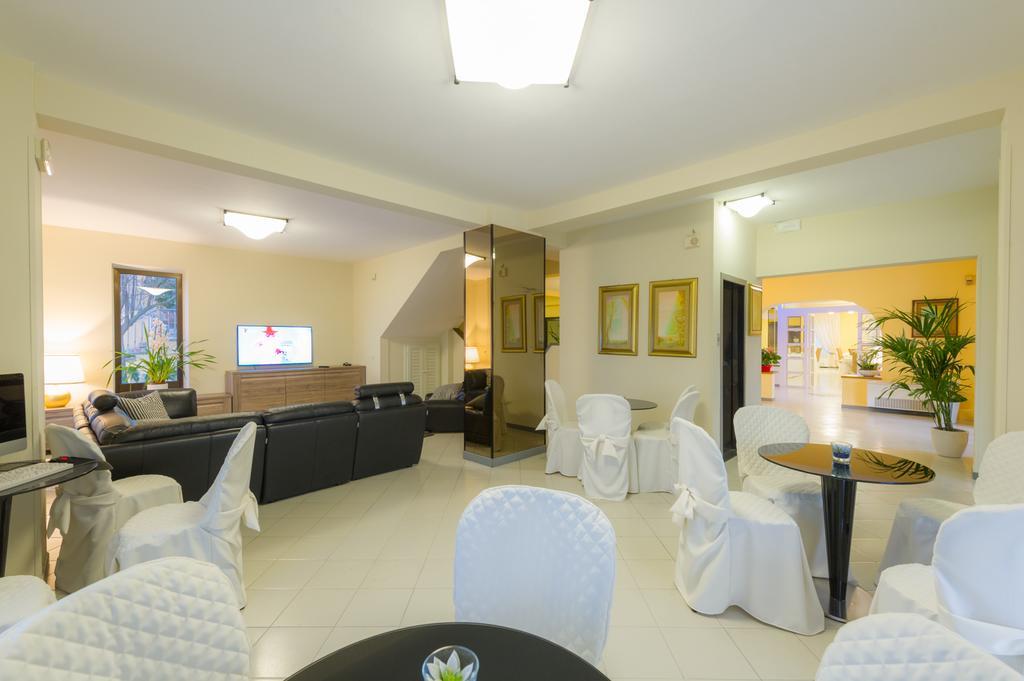 Hotel Gemma Del Mare Марина-ді-П'єтразанта Екстер'єр фото