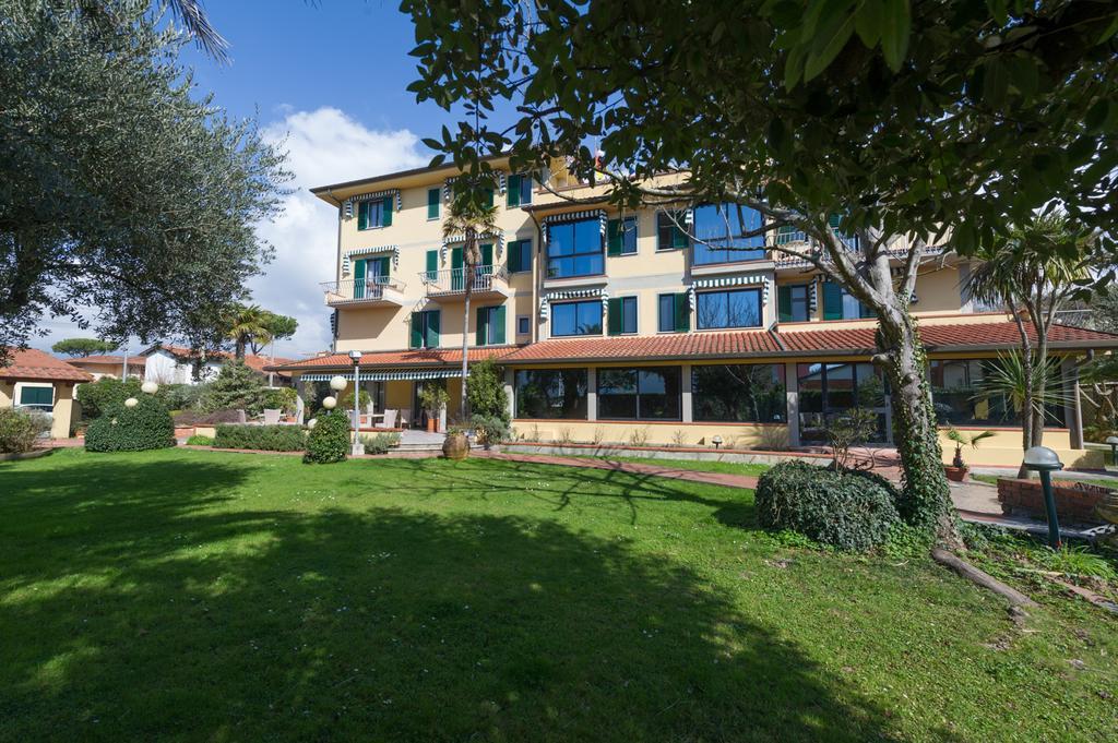 Hotel Gemma Del Mare Марина-ді-П'єтразанта Екстер'єр фото