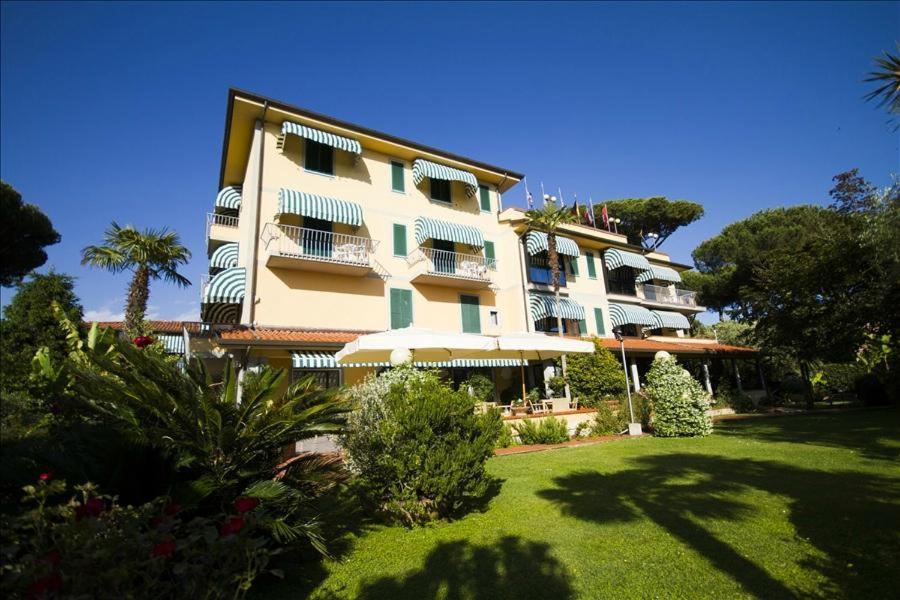 Hotel Gemma Del Mare Марина-ді-П'єтразанта Екстер'єр фото